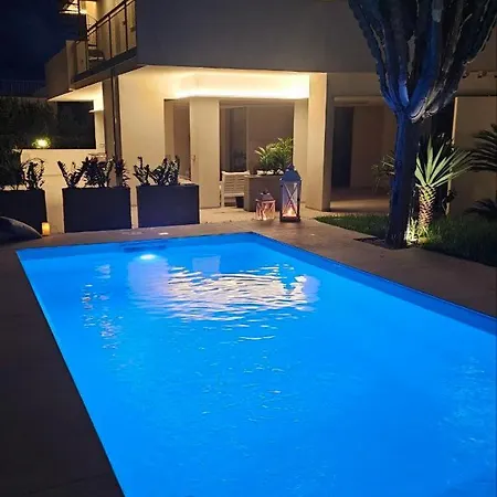 New 2025-shati Luxury Home-two Steps From The Beach, Sea View & Pool *