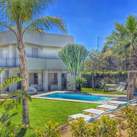 New 2025-shati Luxury Home-two Steps From The Beach, Sea View & Pool 아파트 *