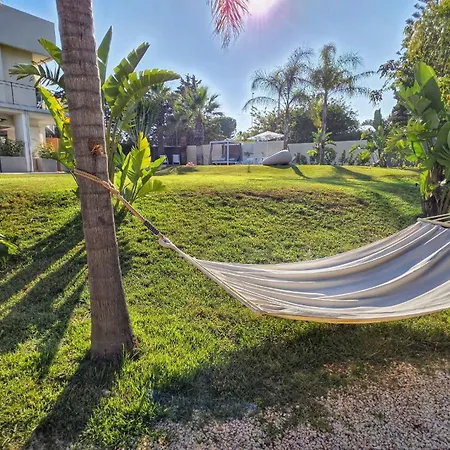 New 2025-shati Luxury Home-two Steps From The Beach, Sea View & Pool 아파트 *
