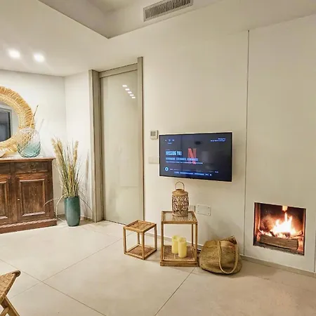 Shati Luxury - Private Heated Pool- Steps From Appartamento
