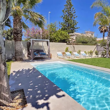 New 2025-shati Luxury Home-two Steps From The Beach, Sea View & Pool *