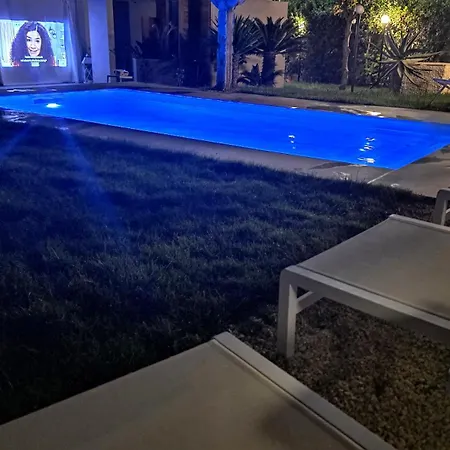 Shati Luxury - Private Heated Pool- Steps From *
