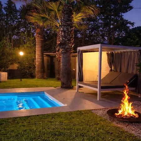 Appartamento Shati Luxury - Private Heated Pool- Steps From